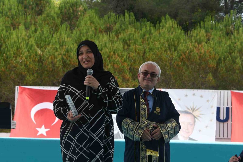 Engelleri Azmiyle Aştı, Mezuniyetine Annesiyle Ulaştı