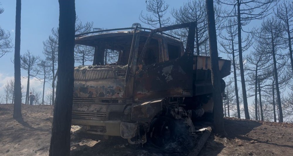 Yangında Bir Kamyon Alevlerin Arasında Kalarak Kullanılamaz Hale Geldi