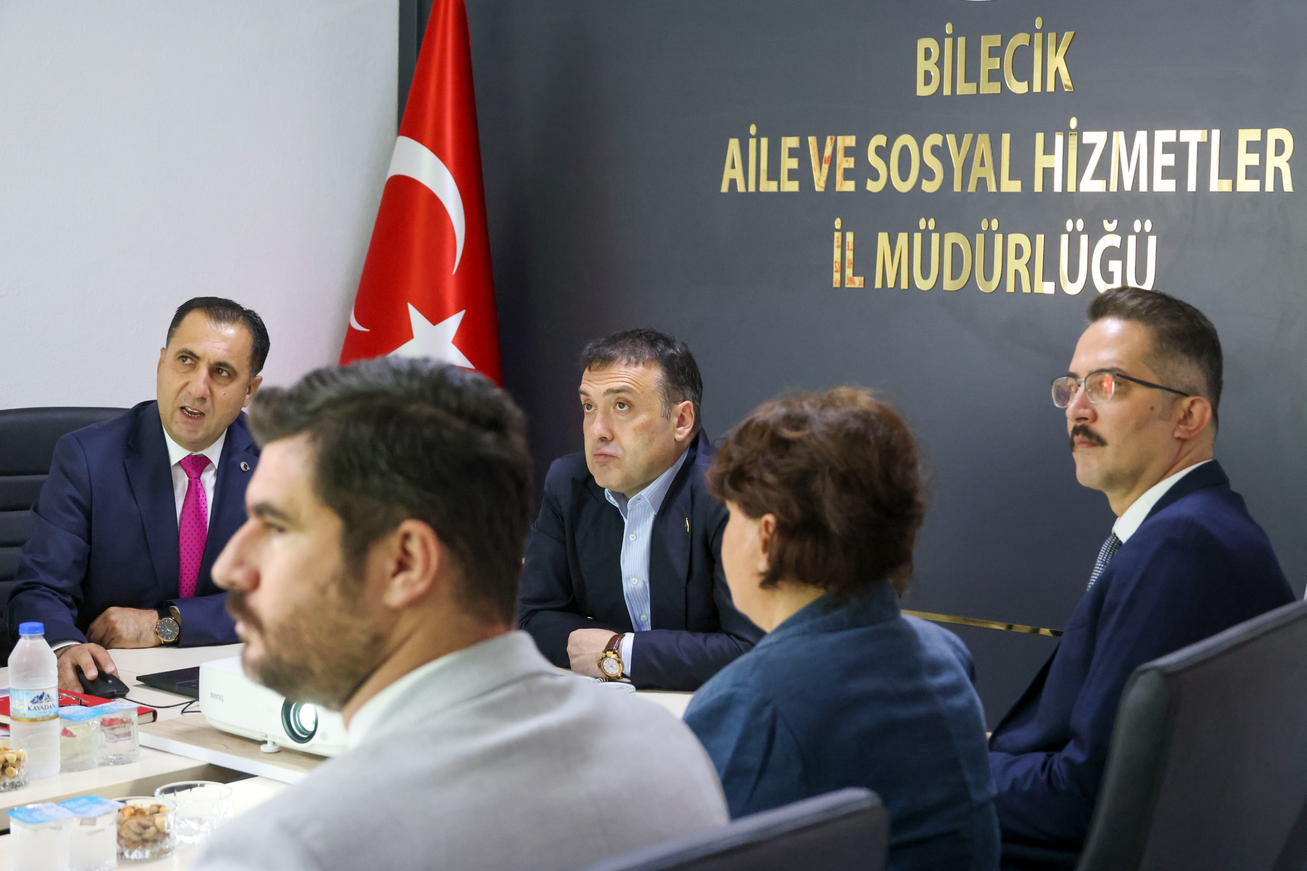 vali-sozer-aile-ve-sosyal-hizmetler-il-mudurlugunu-ziyaret-etti-1.jpeg