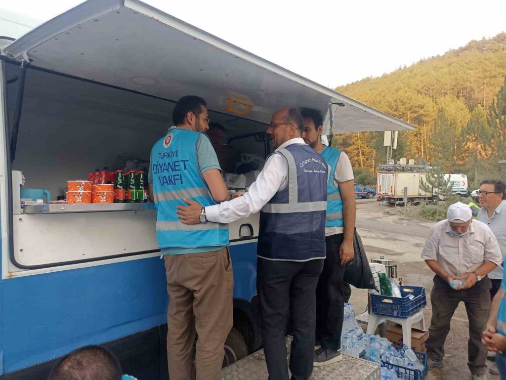 Belediyeden Yangın Bölgesine Tam Destek