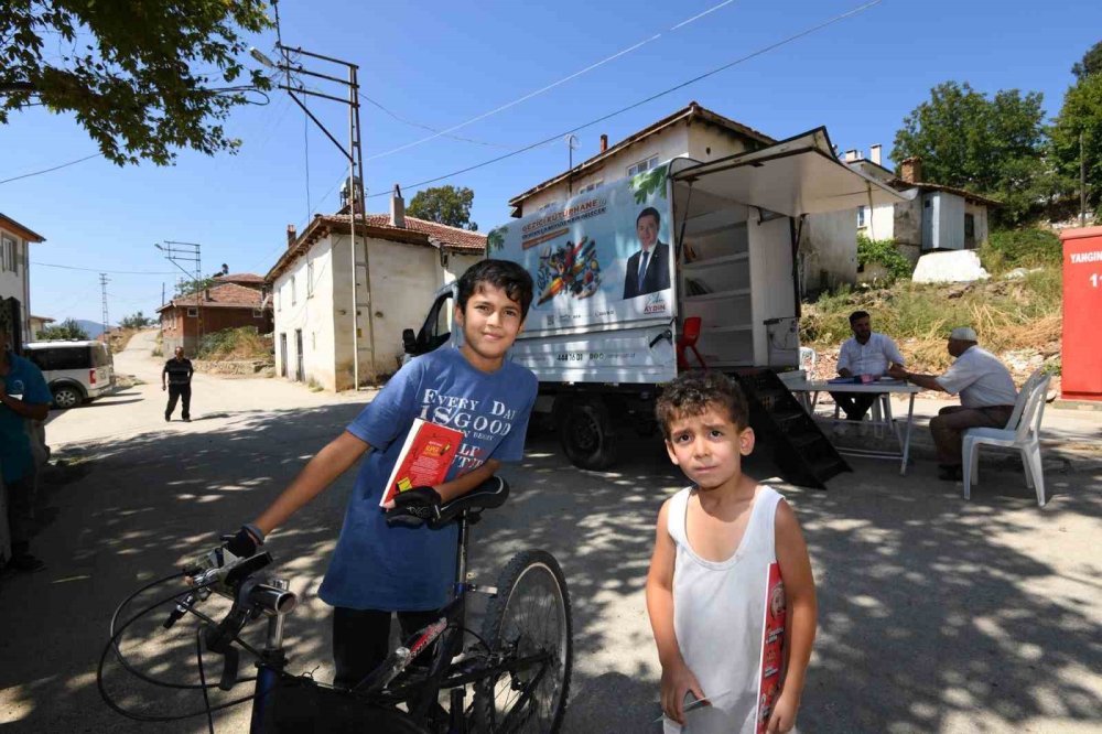 Gezici Kütüphane 1 Yıldır Yollarda