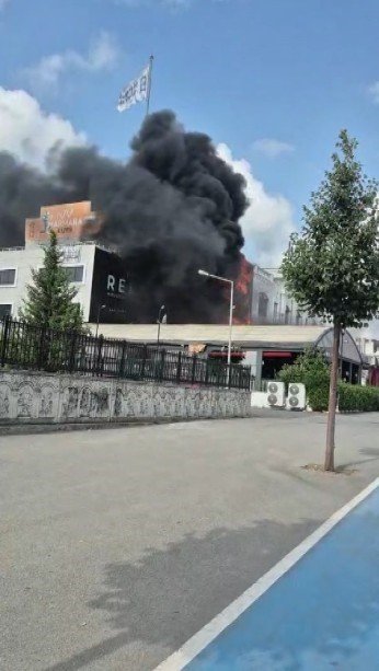 İş Yeri Alev Alev Yandı: Yükselen Dumanlar Korkuttu