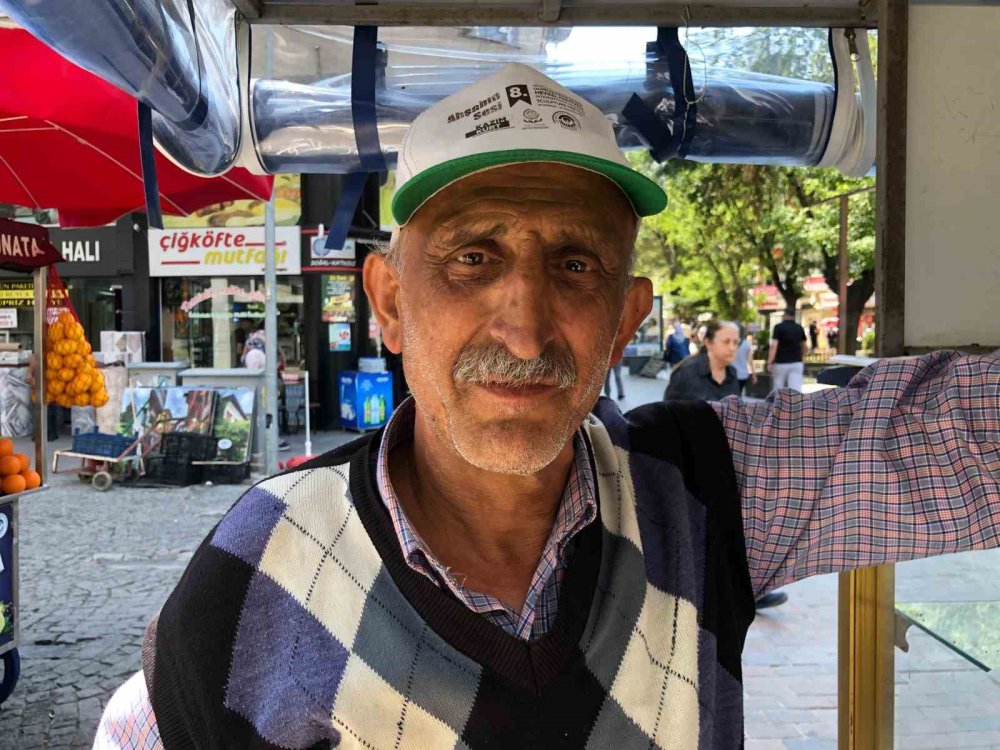 Kanser Olmasına Rağmen Günde 12 Saat Güneş Altında Çalışıyor