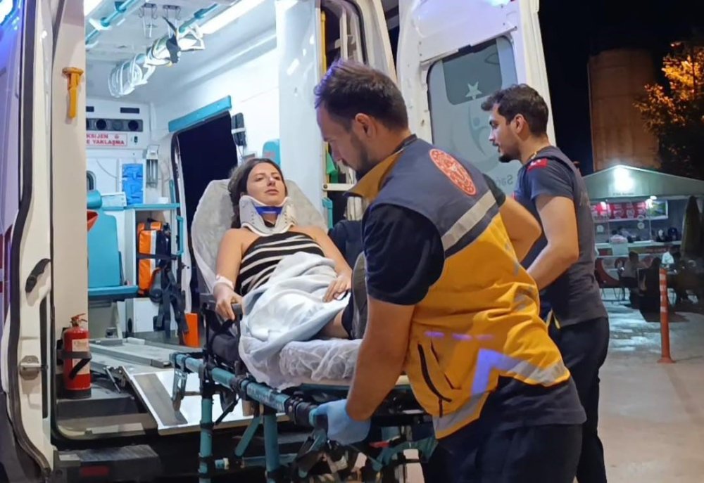 Otomobil Su Kanalına Düştü