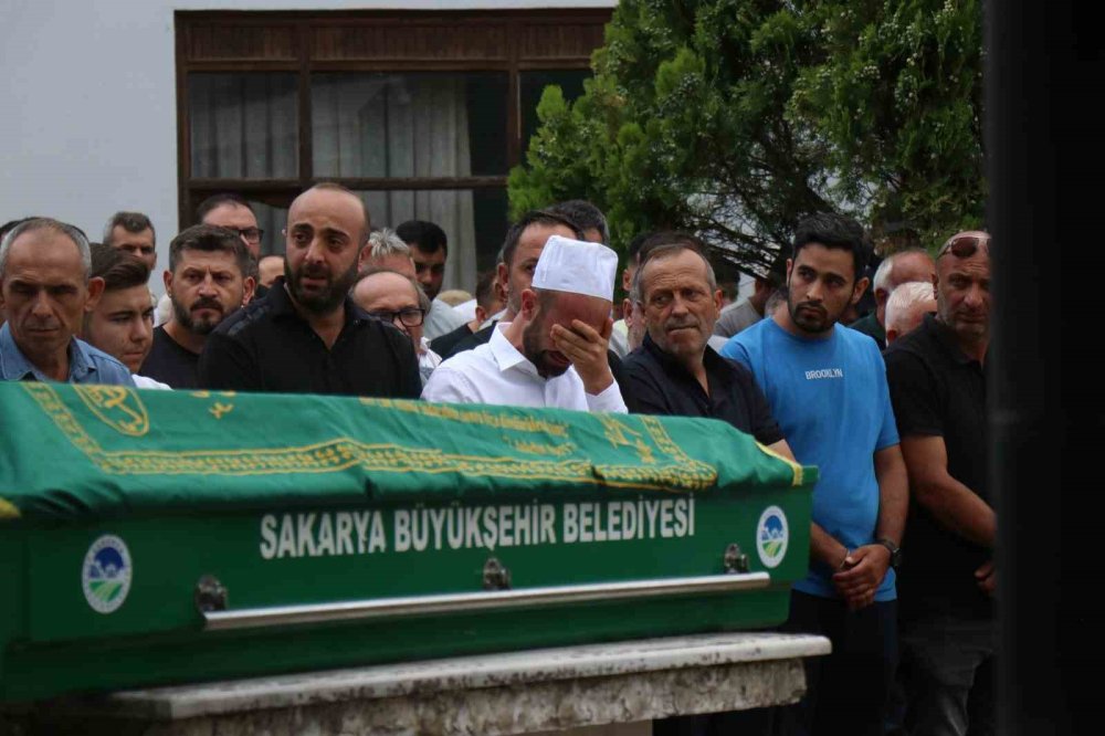 Yan Yana Toprağa Verilen İki Kardeşin Ardından Yürek Burkan Detaylar Kaldı