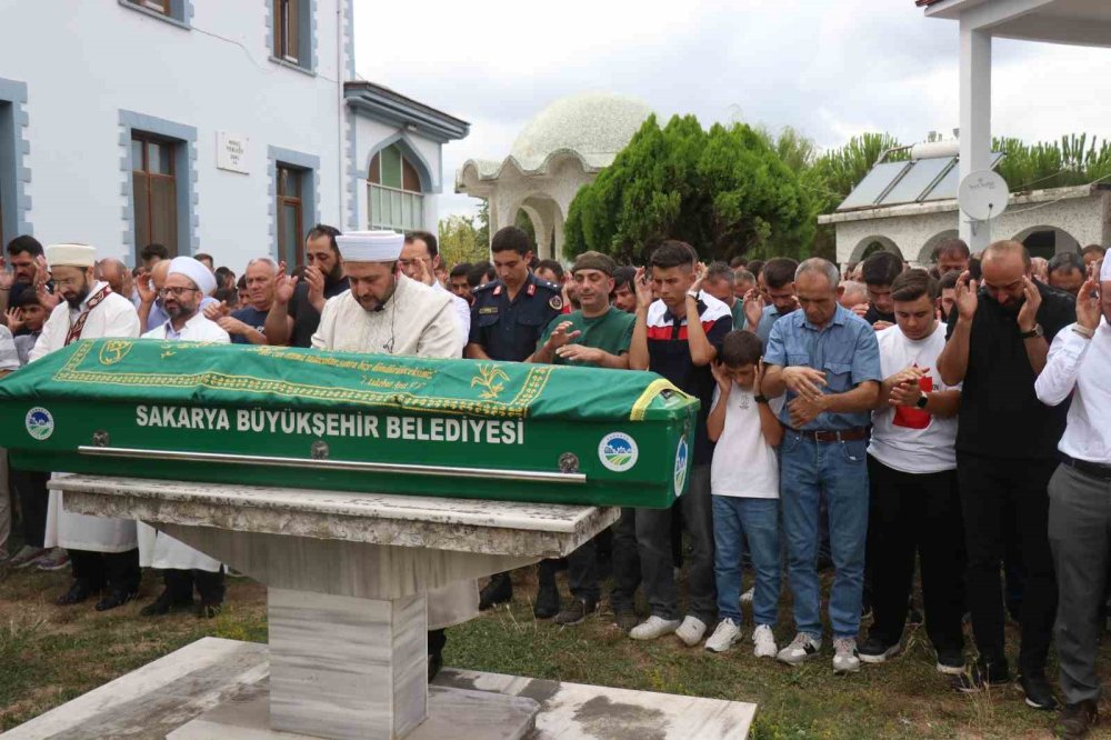 Yan Yana Toprağa Verilen İki Kardeşin Ardından Yürek Burkan Detaylar Kaldı