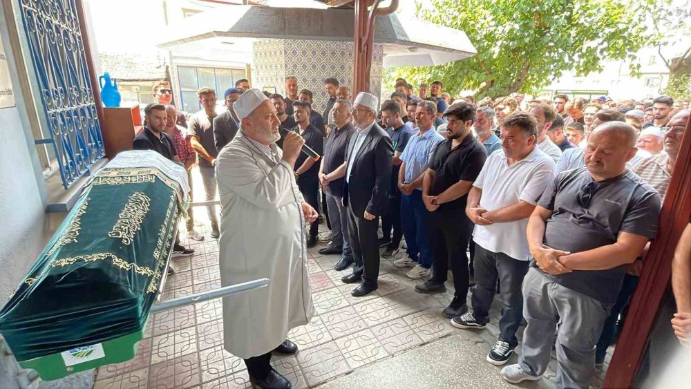 Kazada Hayatını Kaybeden İlahiyat Fakültesi Öğrencisi Son Yolculuğuna Uğurlandı
