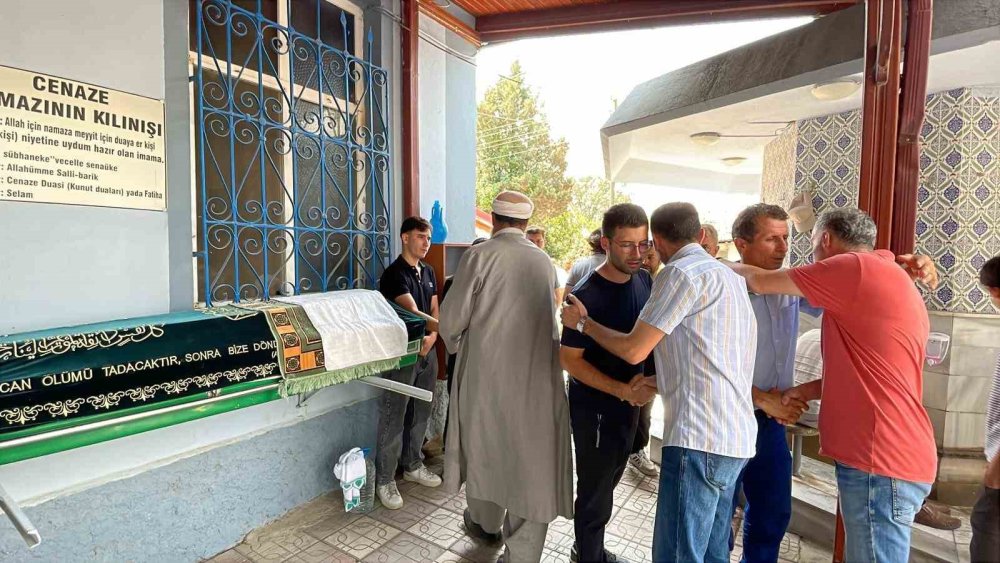 Kazada Hayatını Kaybeden İlahiyat Fakültesi Öğrencisi Son Yolculuğuna Uğurlandı