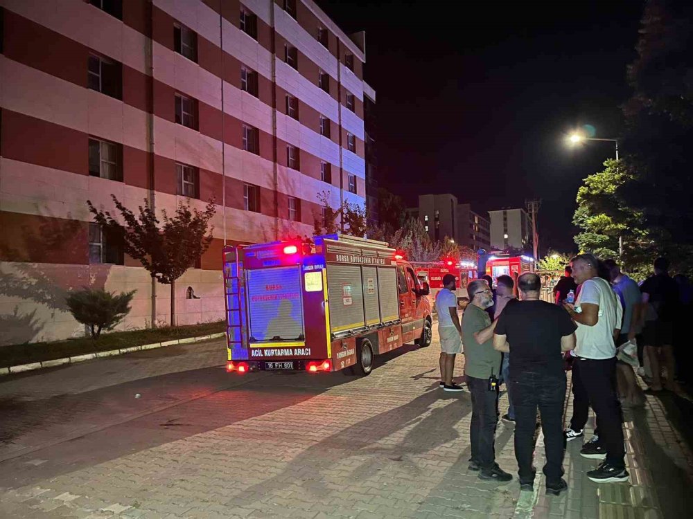 Öğrenci Yurdunda Çıkan Yangın Söndürüldü