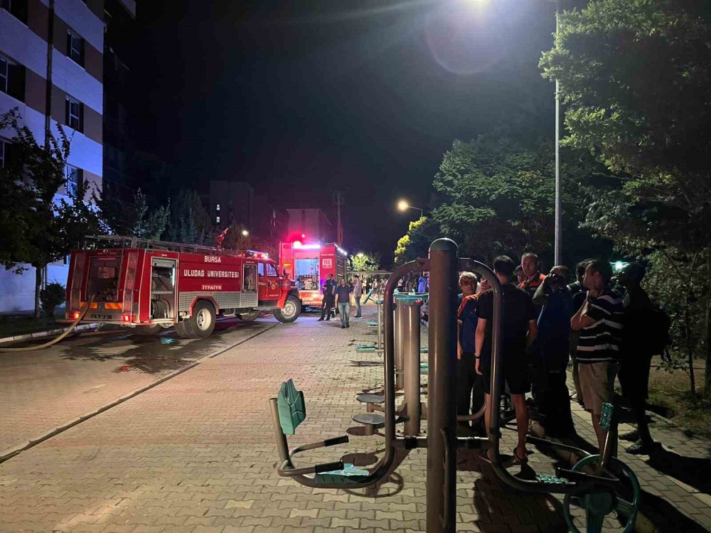 Öğrenci Yurdunda Çıkan Yangın Söndürüldü