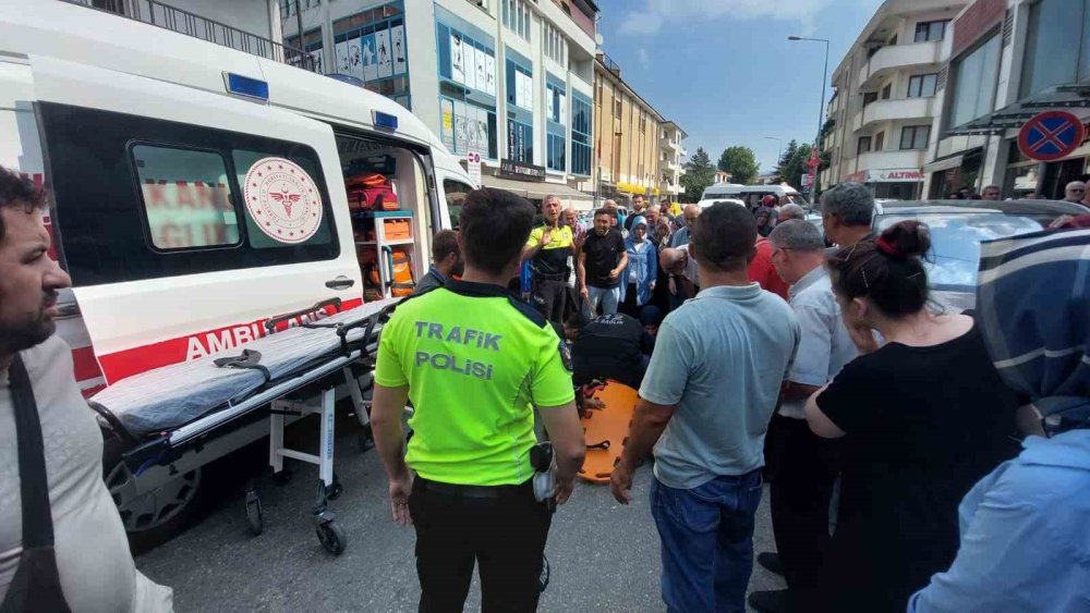 Yolun karşısına geçmeye çalışan kadına kamyonet çarptı