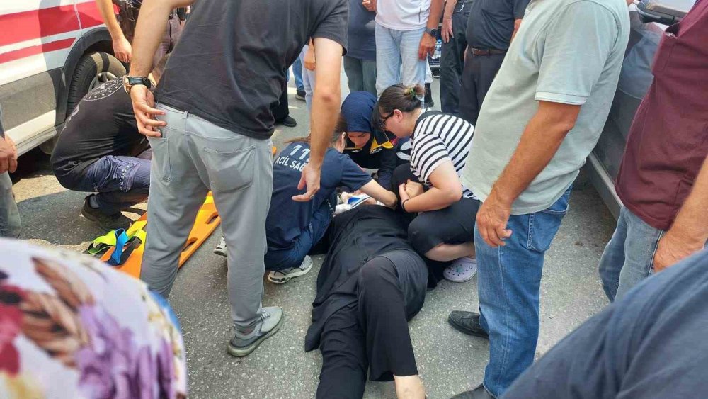 Yolun karşısına geçmeye çalışan kadına kamyonet çarptı