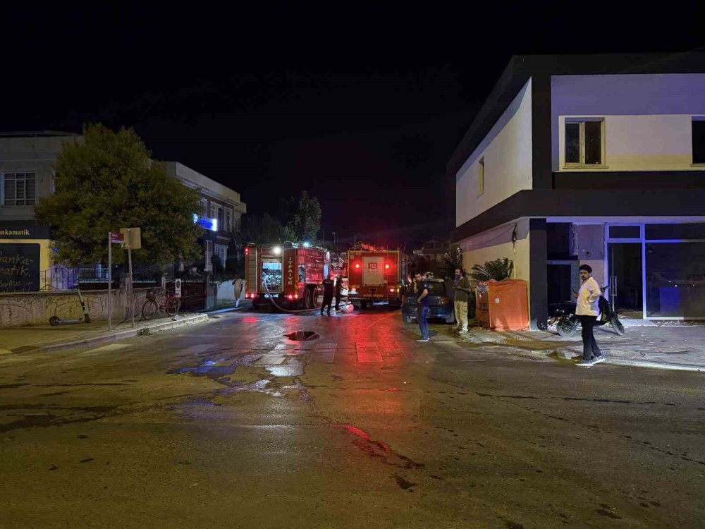 Bilinçsizce Yakılan Ateş, 4 Dükkana Felaketi Yaşattı