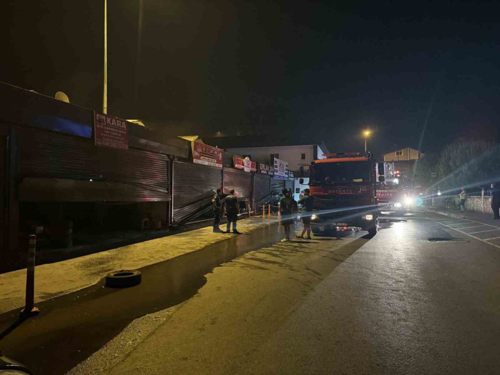 Bilinçsizce Yakılan Ateş, 4 Dükkana Felaketi Yaşattı