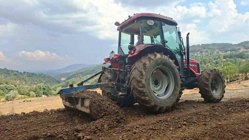 Köy Muhtarlığı Sel Sularının Kapattığı Bağlantı Yolunu Kendi İmkanlarıyla Açtı