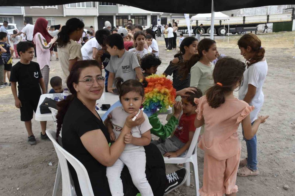 Sokaklar Çocukların Kahkahalarıyla Şenleniyor