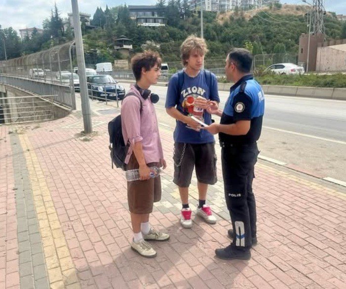 Bilecik’te Polis Ekiplerinden Dolandırıcılıkla Mücadeleye Yönelik Bilgilendirme Çalışması
