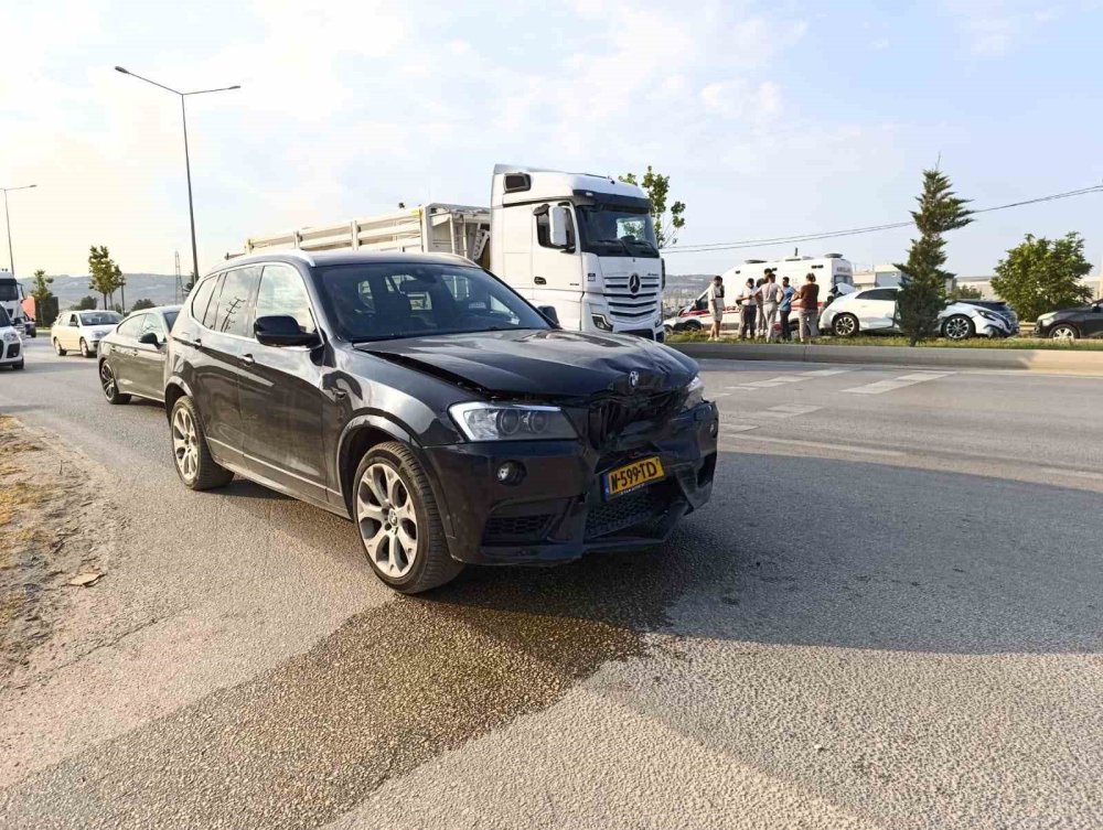 Cip İle Otomobil Çarpıştı: 2 Yaralı