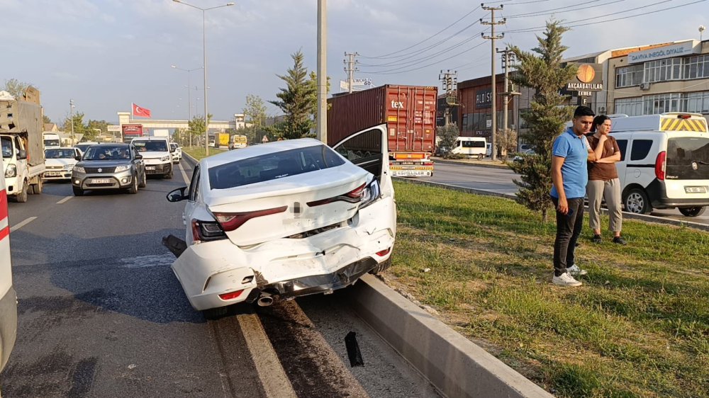 Cip İle Otomobil Çarpıştı: 2 Yaralı