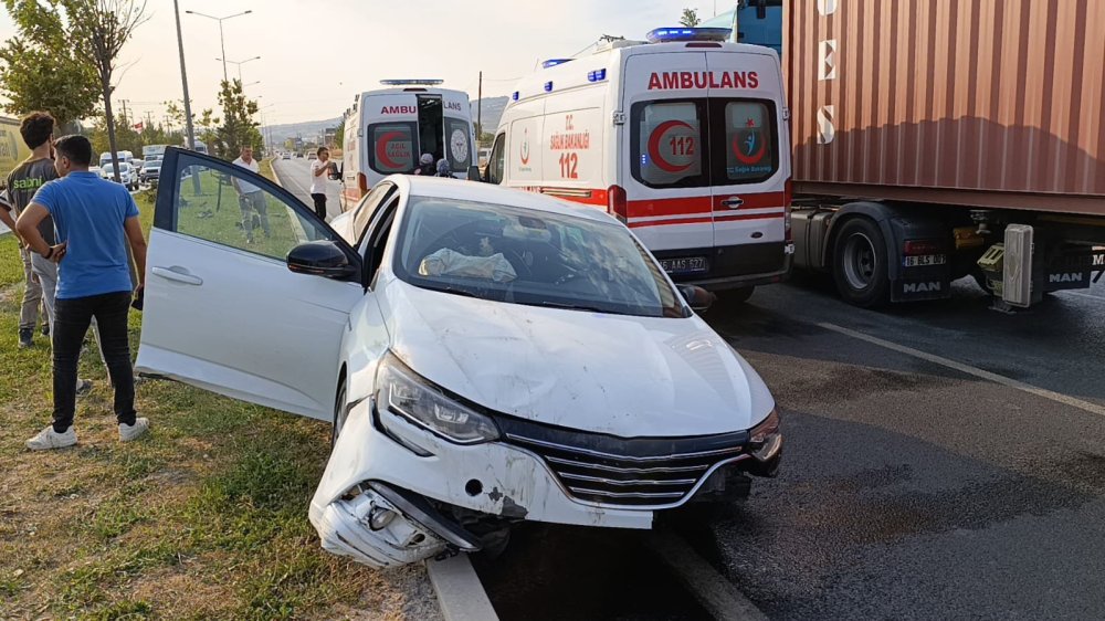 Cip İle Otomobil Çarpıştı: 2 Yaralı