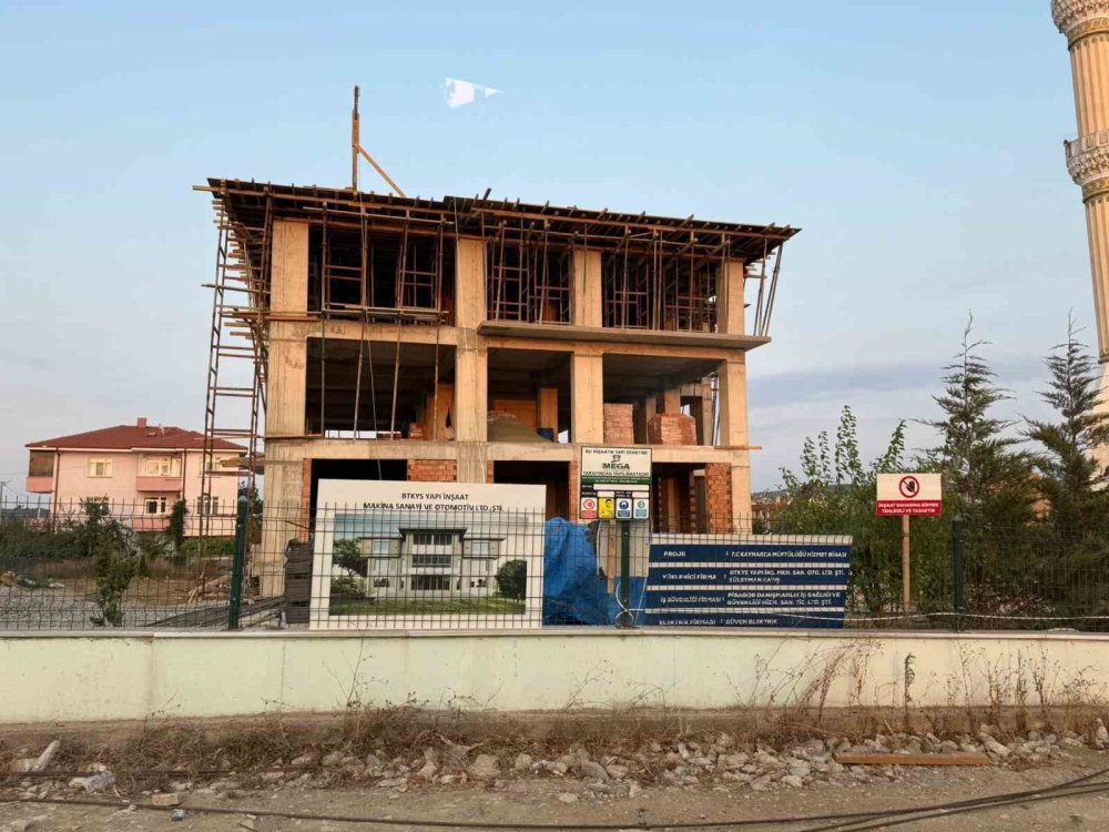 İnşaattan Düşen İşçi Hayatını Kaybetti