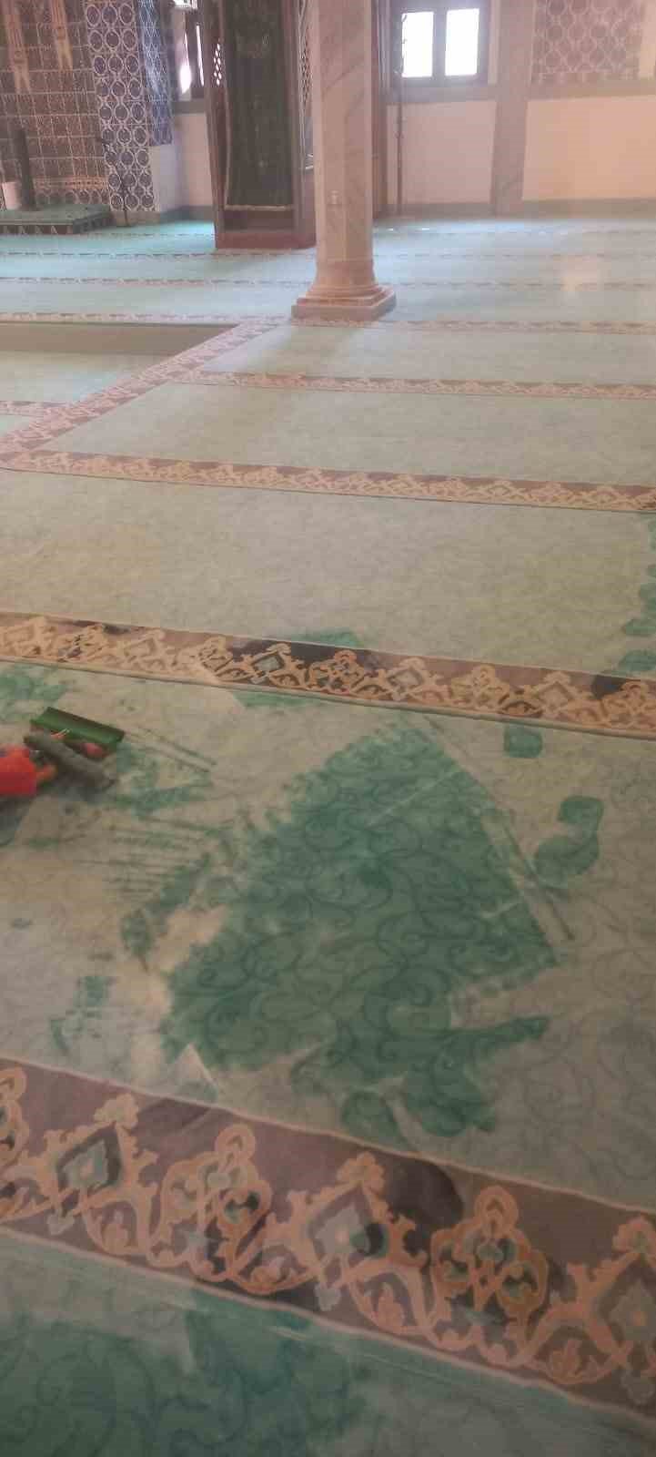 Şaka Sınırını Aşan Gençler Camiye Zarar Verdi
