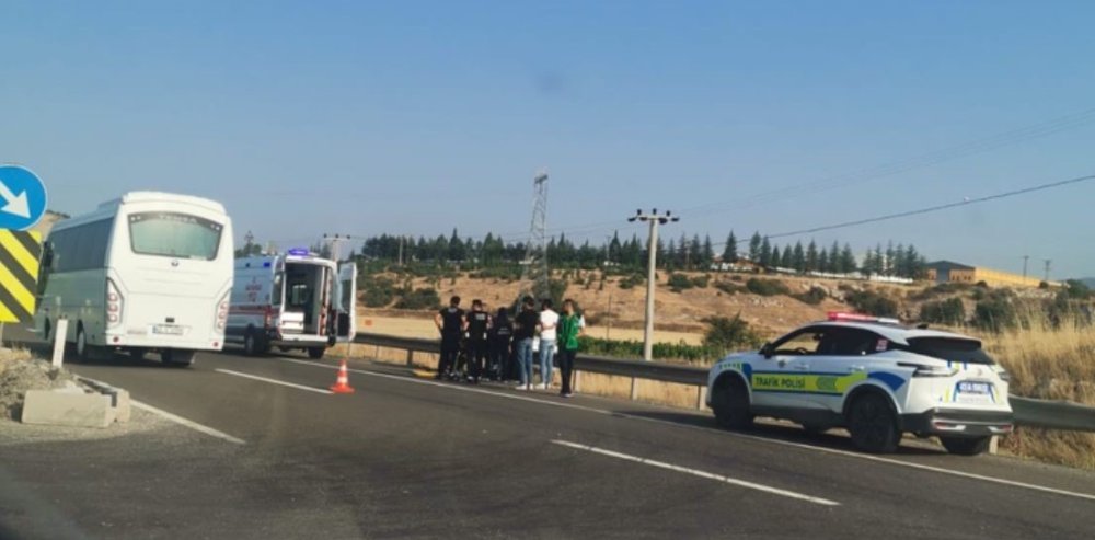 Takla Atan Otomobildeki 2 Kişi Yaralandı