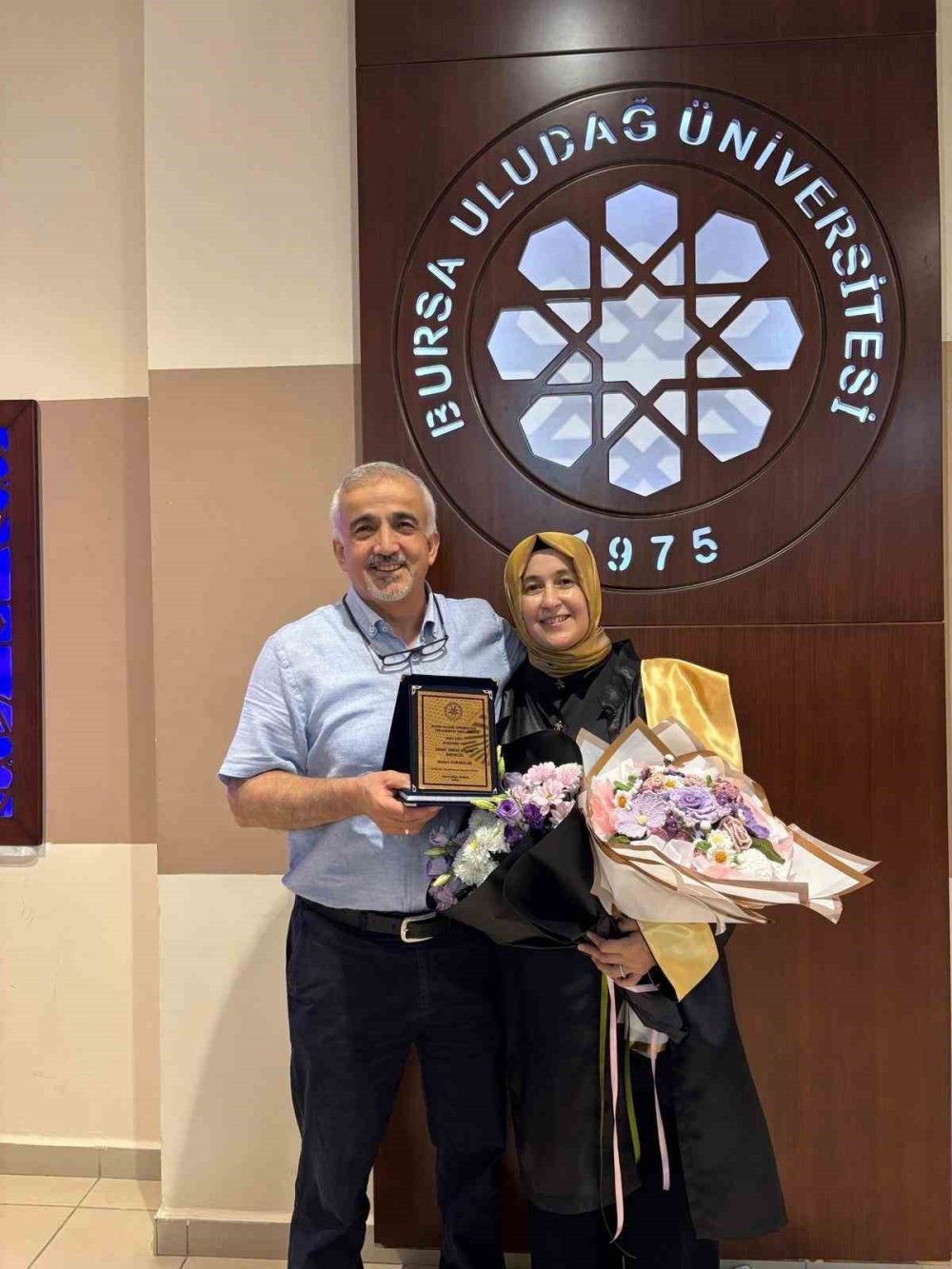 50 Yaşındaki 5 Çocuklu Anne, Üniversitede Bölüm Birincisi Oldu