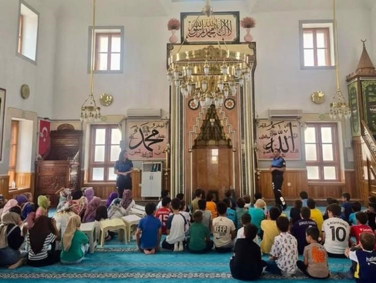 Bilecik İl Emniyet Müdürlüğü’nden Çocuklara Güvenli Gelecek Eğitimi