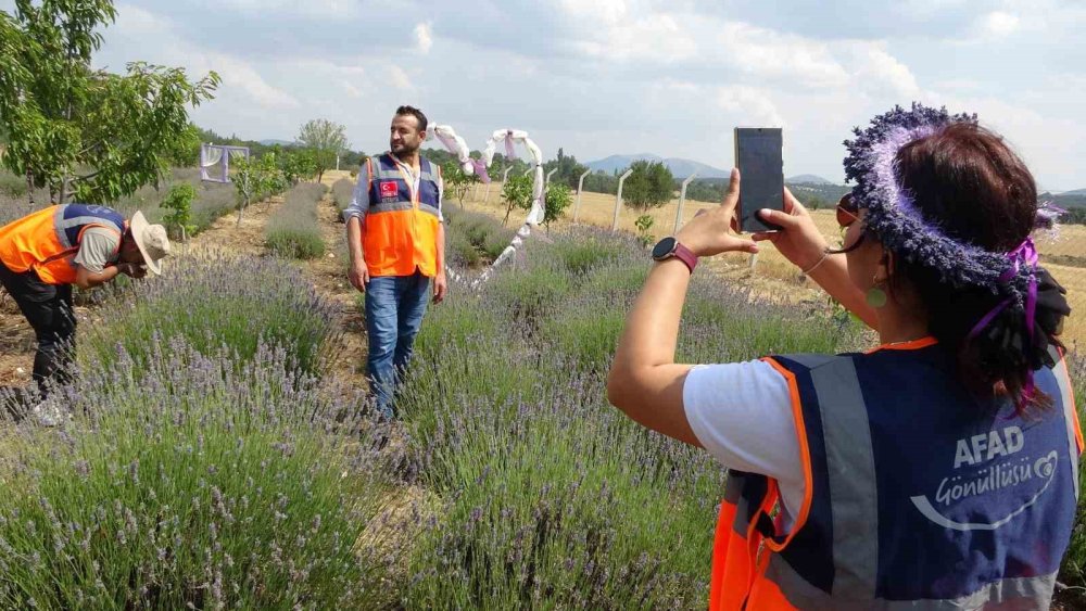 Afad Gönüllüleri Lavanta Bahçesinden Çevreye Duyarlılık Mesajı Verdi
