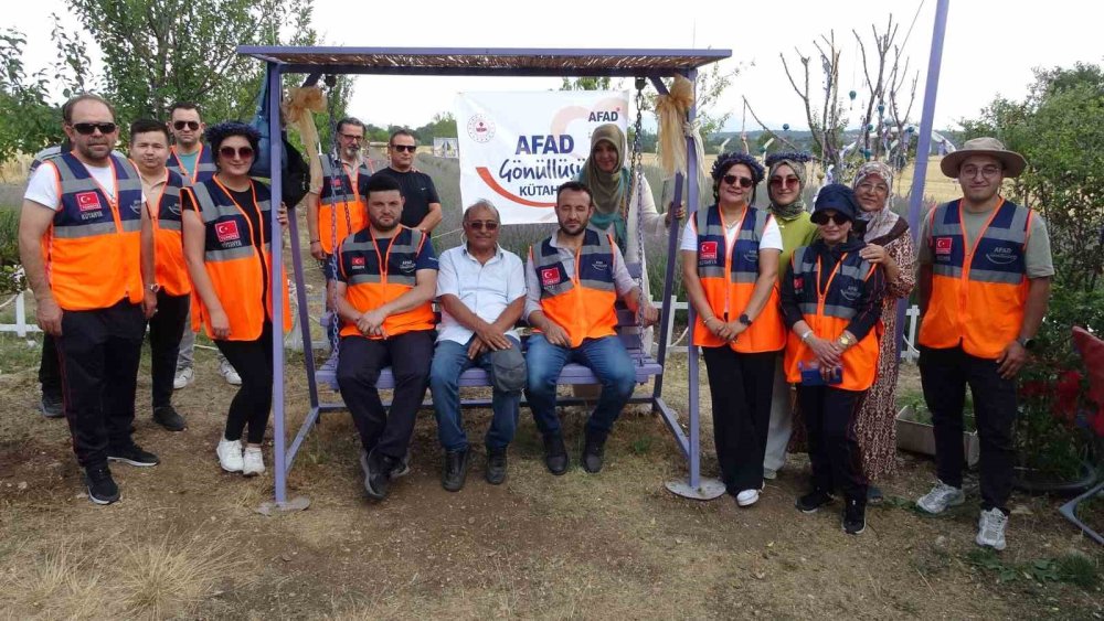 Afad Gönüllüleri Lavanta Bahçesinden Çevreye Duyarlılık Mesajı Verdi