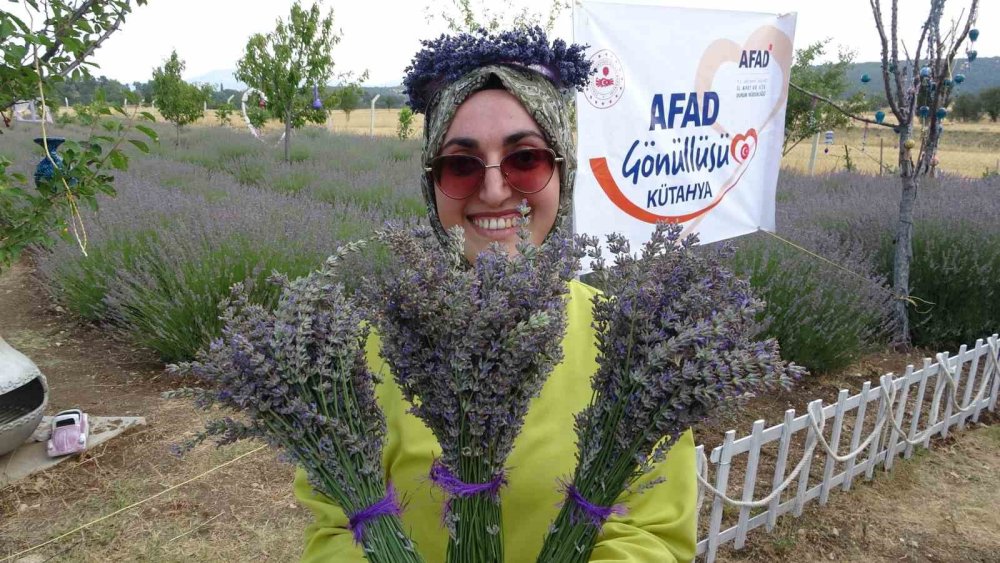 Afad Gönüllüleri Lavanta Bahçesinden Çevreye Duyarlılık Mesajı Verdi