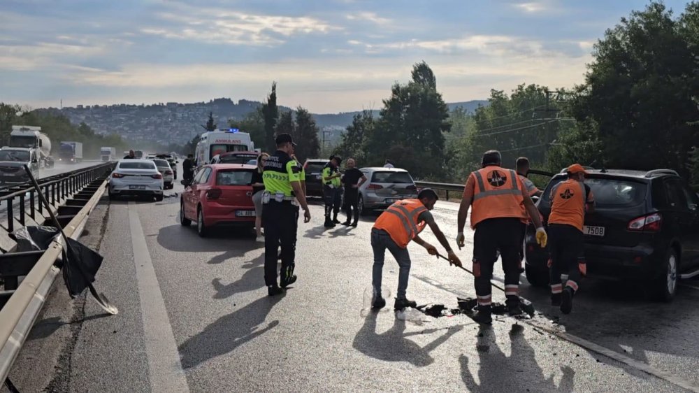 Anadolu Otoyolu’nda 10 Araçlı Zincirleme Kaza