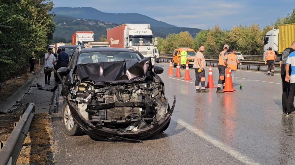 Anadolu Otoyolu’nda 10 Araçlı Zincirleme Kaza