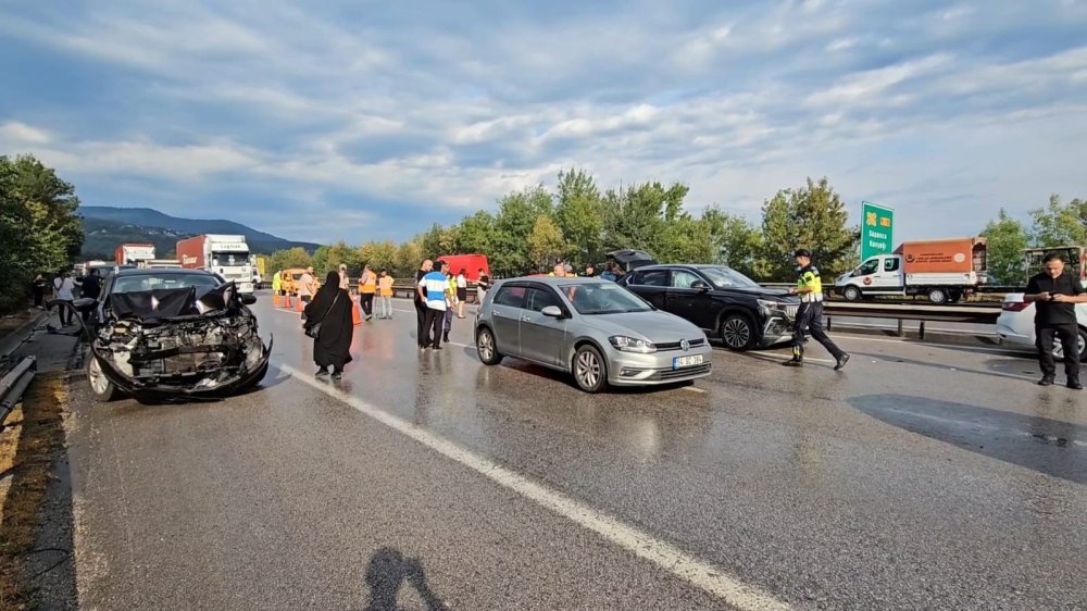 Anadolu Otoyolu’nda 10 Araçlı Zincirleme Kaza