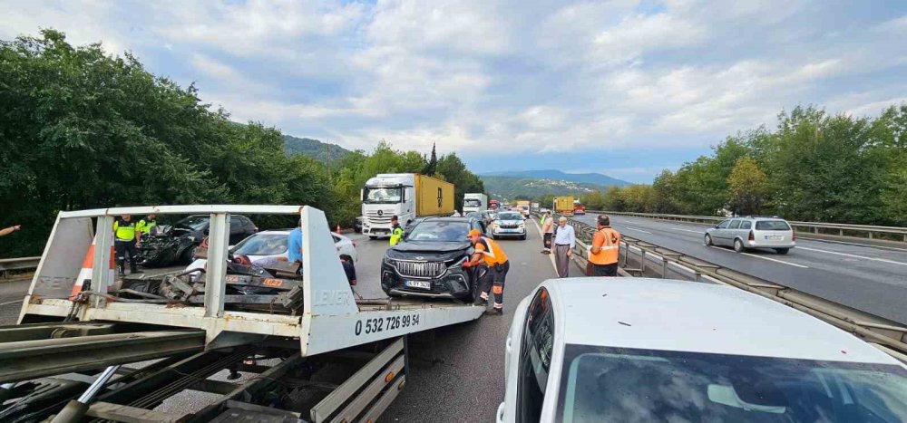 Anadolu Otoyolu’nda 10 Araçlı Zincirleme Kaza