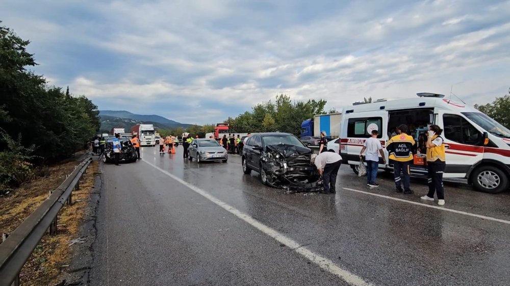 Anadolu Otoyolu’nda 10 Araçlı Zincirleme Kaza