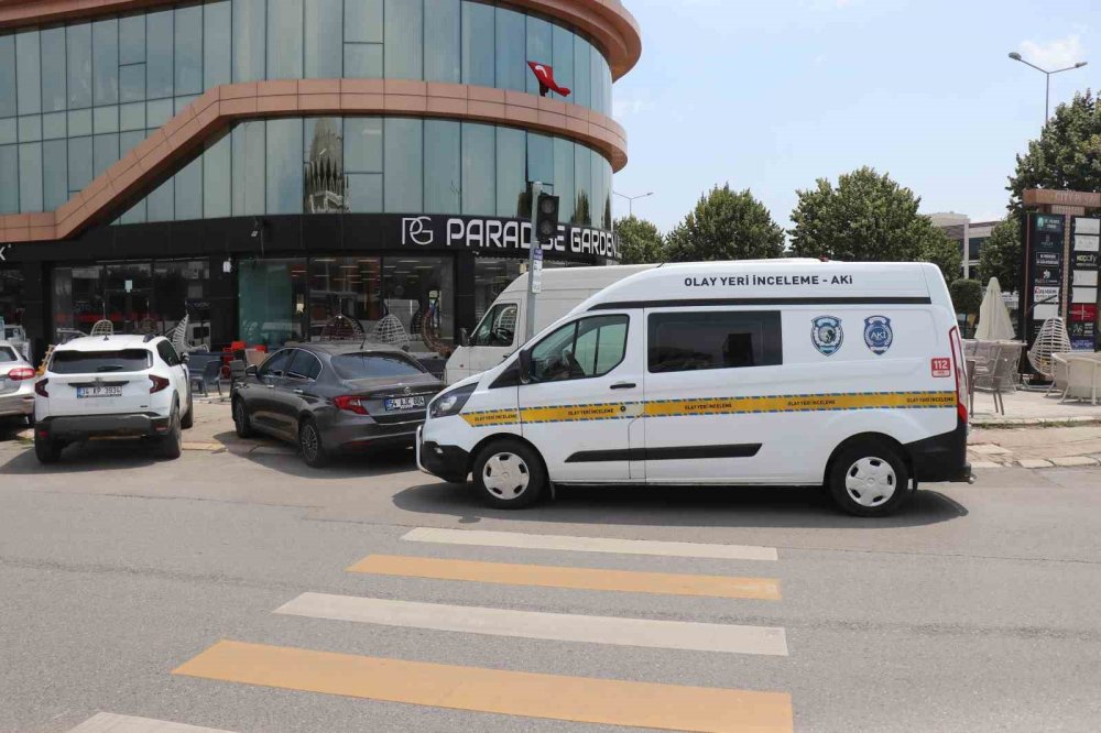 Bahçe Mobilyaları Satan İş Yerine Tüfekli Saldırı