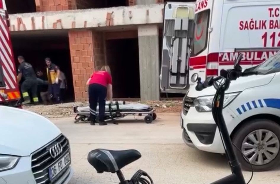 Dengesini Kaybeden Adam Asansör Boşluğuna Düştü