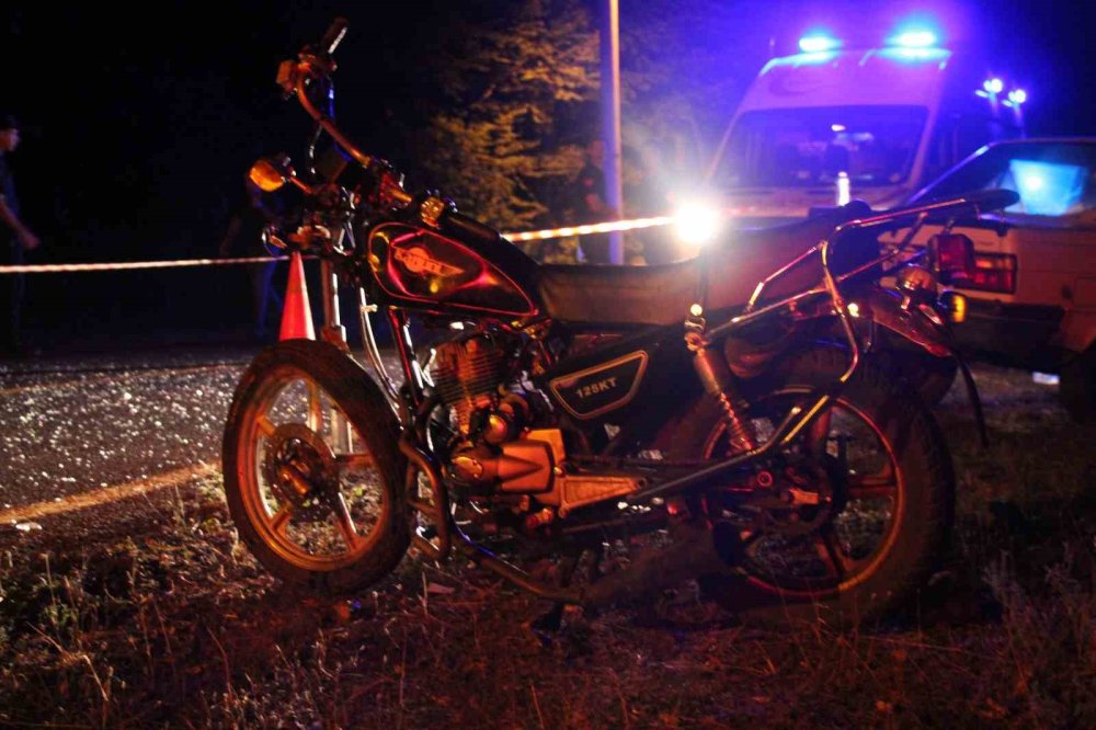 Otomobil İle Motosiklet Çarpıştı: 1 Ölü, 1 Yaralı