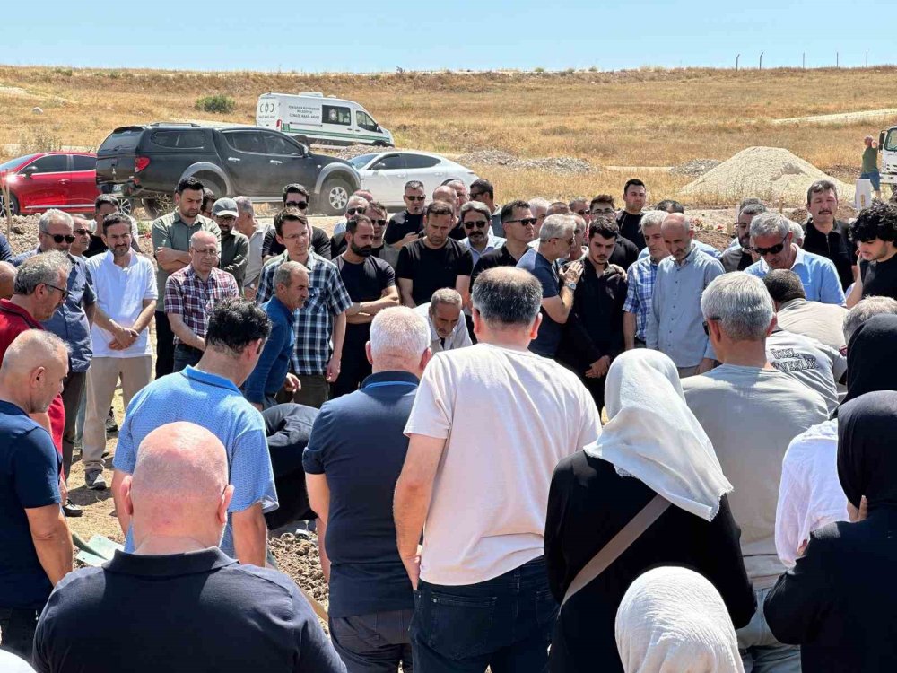 Otel Havuzunda Boğulan 9 Yaşındaki Çocuk Eskişehir’de Toprağa Verildi