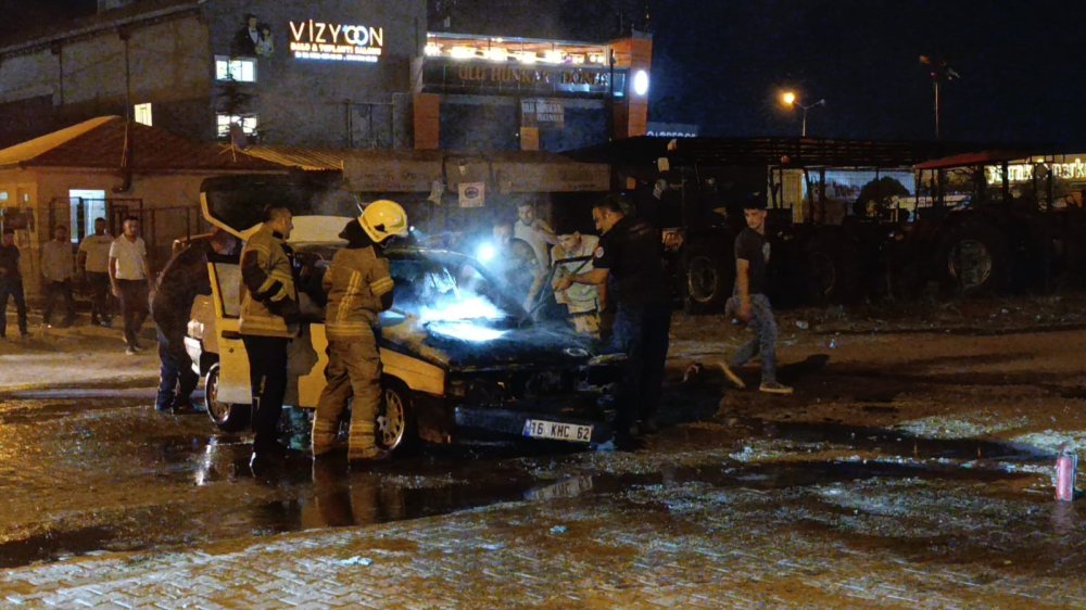 Seyir Halindeki Otomobil Alev Alev Yandı
