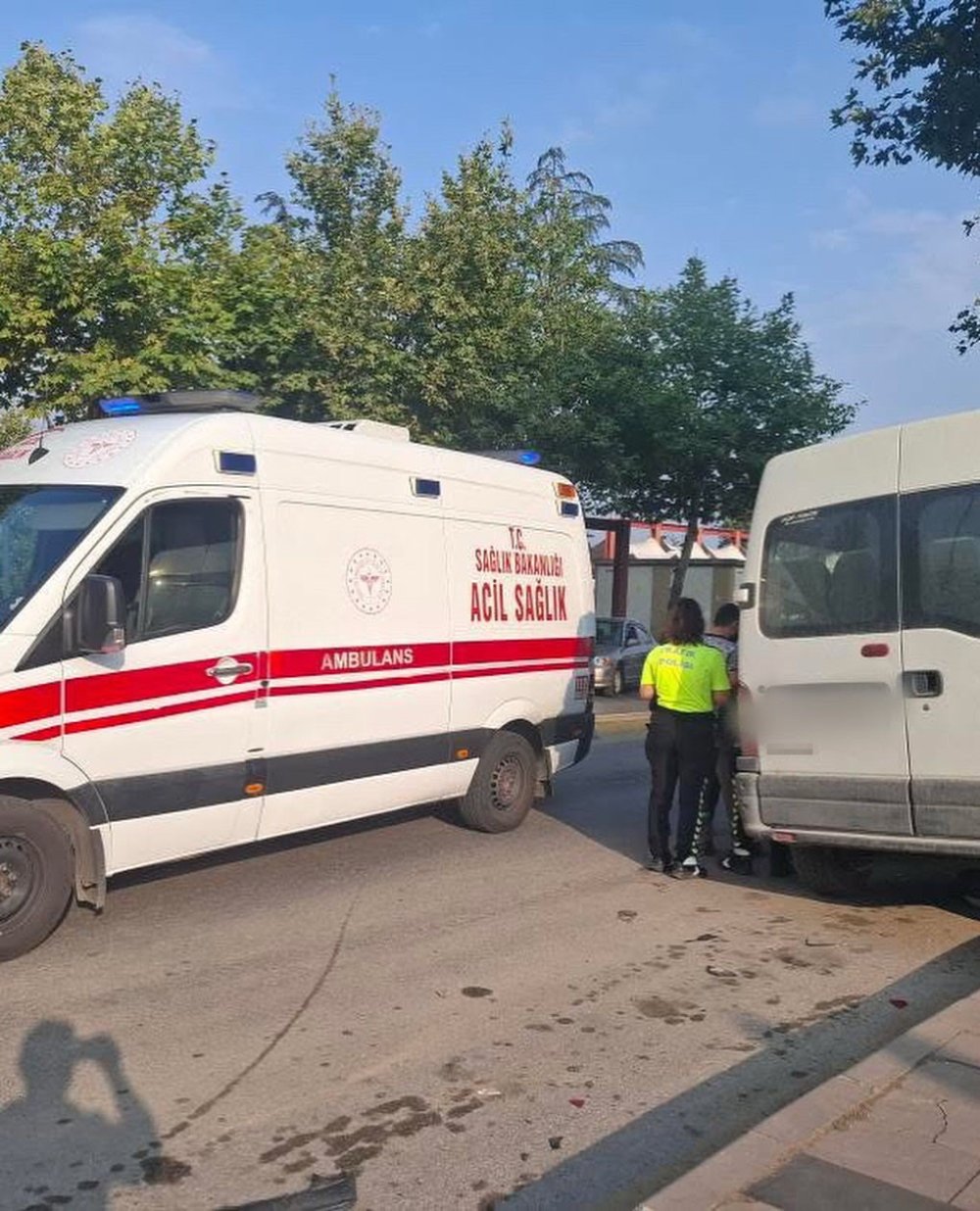 Direksiyon Başında Fenalaşan Yaşlı Adam Otomobile Çarptı: 1 Ölü