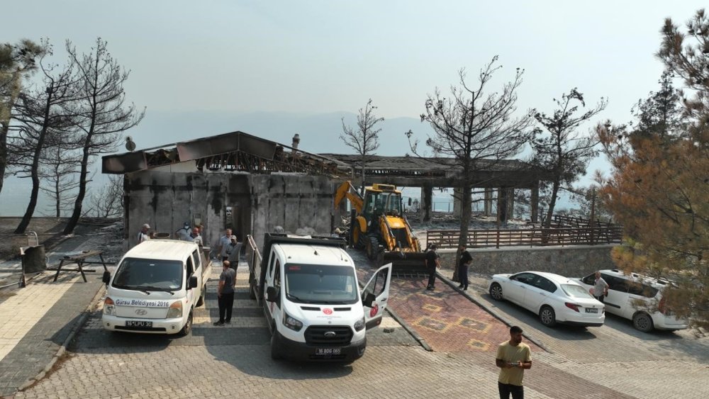 Gürsu Kır Lokantası Ve Terası Küllerden Temizlendi