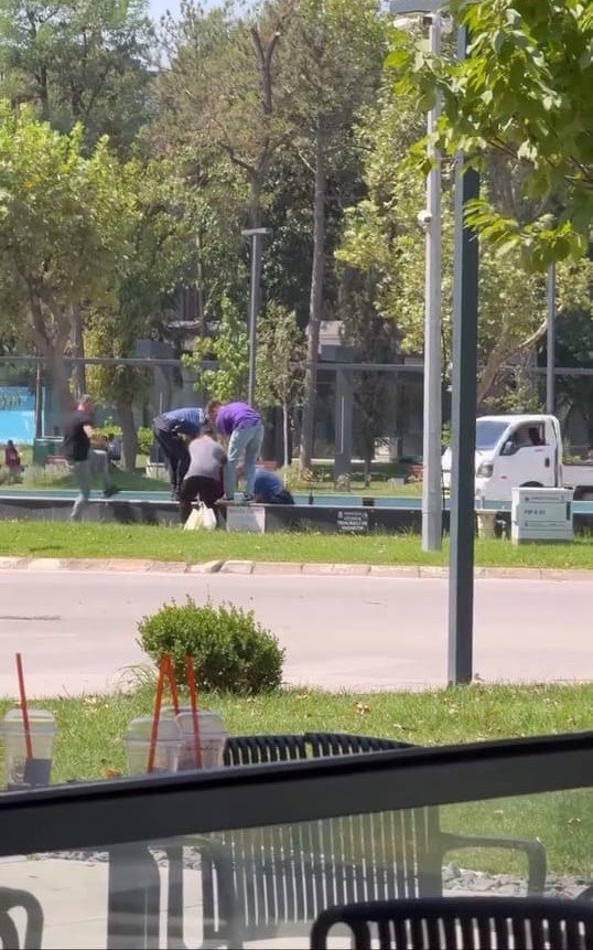 Alkollü Şahıs Süs Havuzuna Düştü