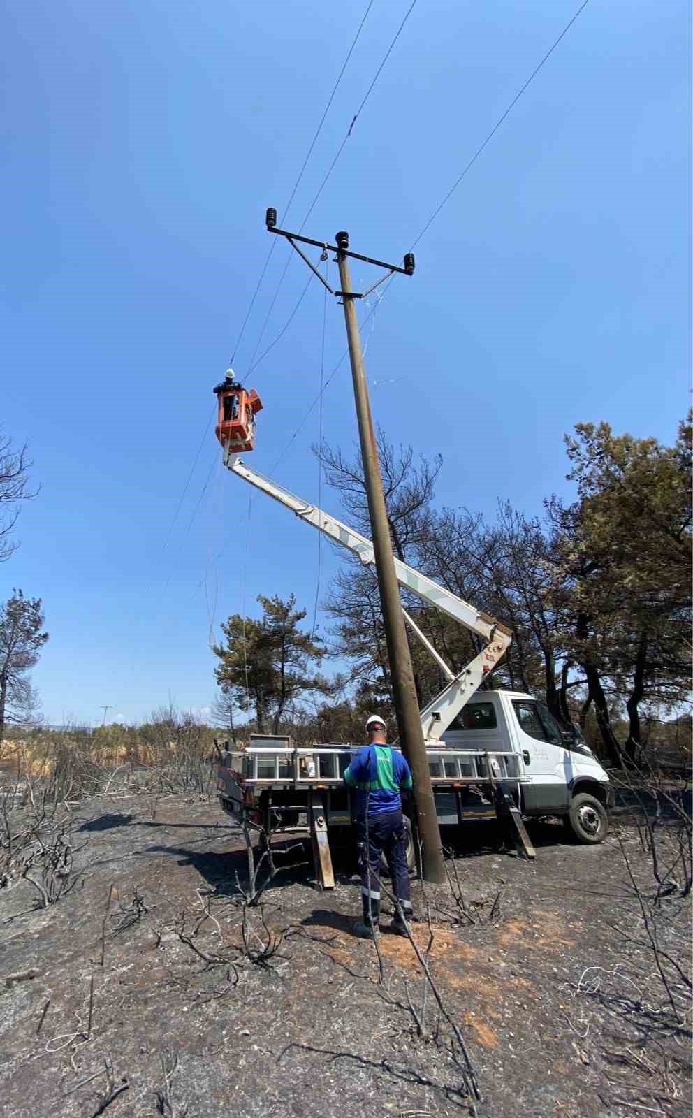 Enerji Hatları Yangının Ardından Onarılıyor