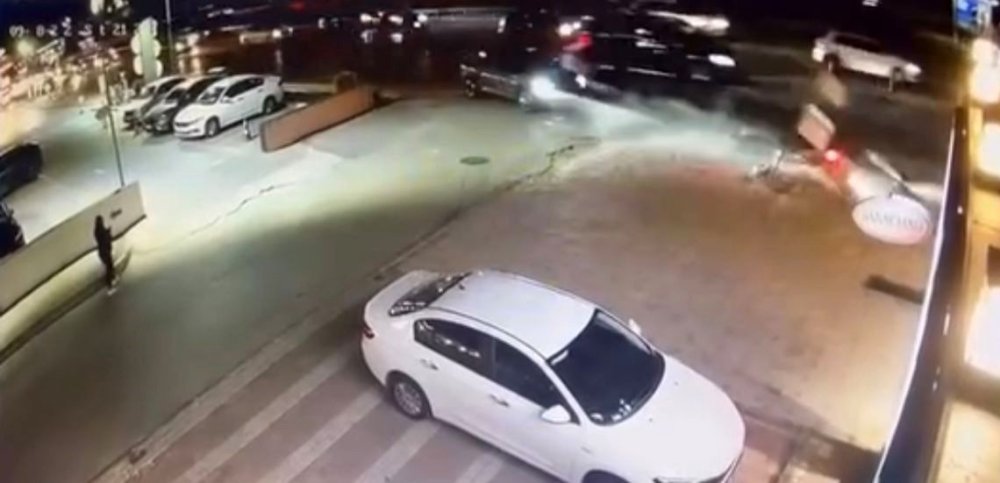Hızla İlerleyen Motosikletli Kaza Yaptı