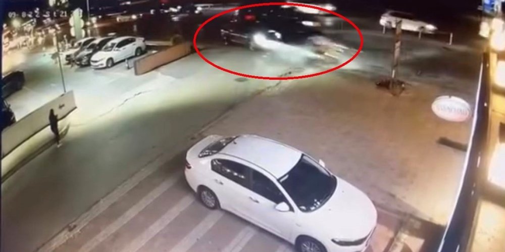Hızla İlerleyen Motosikletli Kaza Yaptı