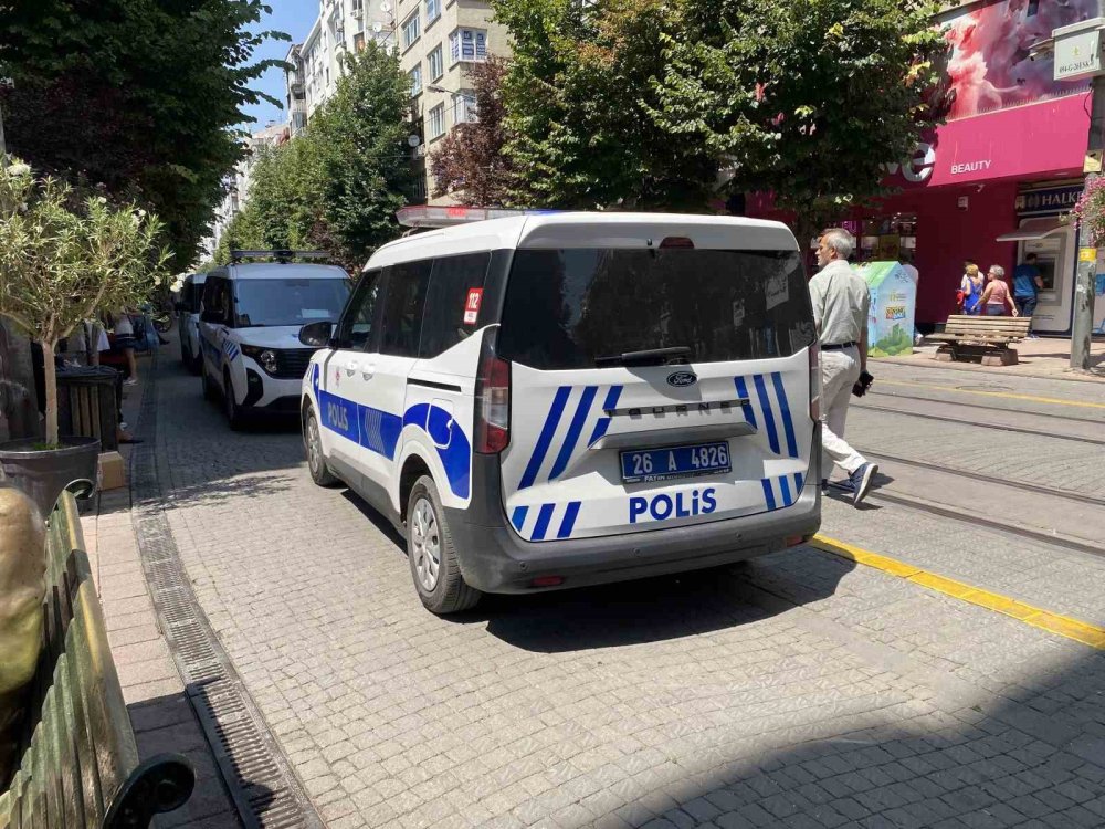 Porsuk Çayı’na Atlamaya Çalışan Kadın Kurtarıldı