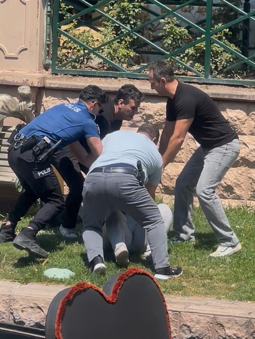 Porsuk Çayı’na Atlamaya Çalışan Kadın Kurtarıldı